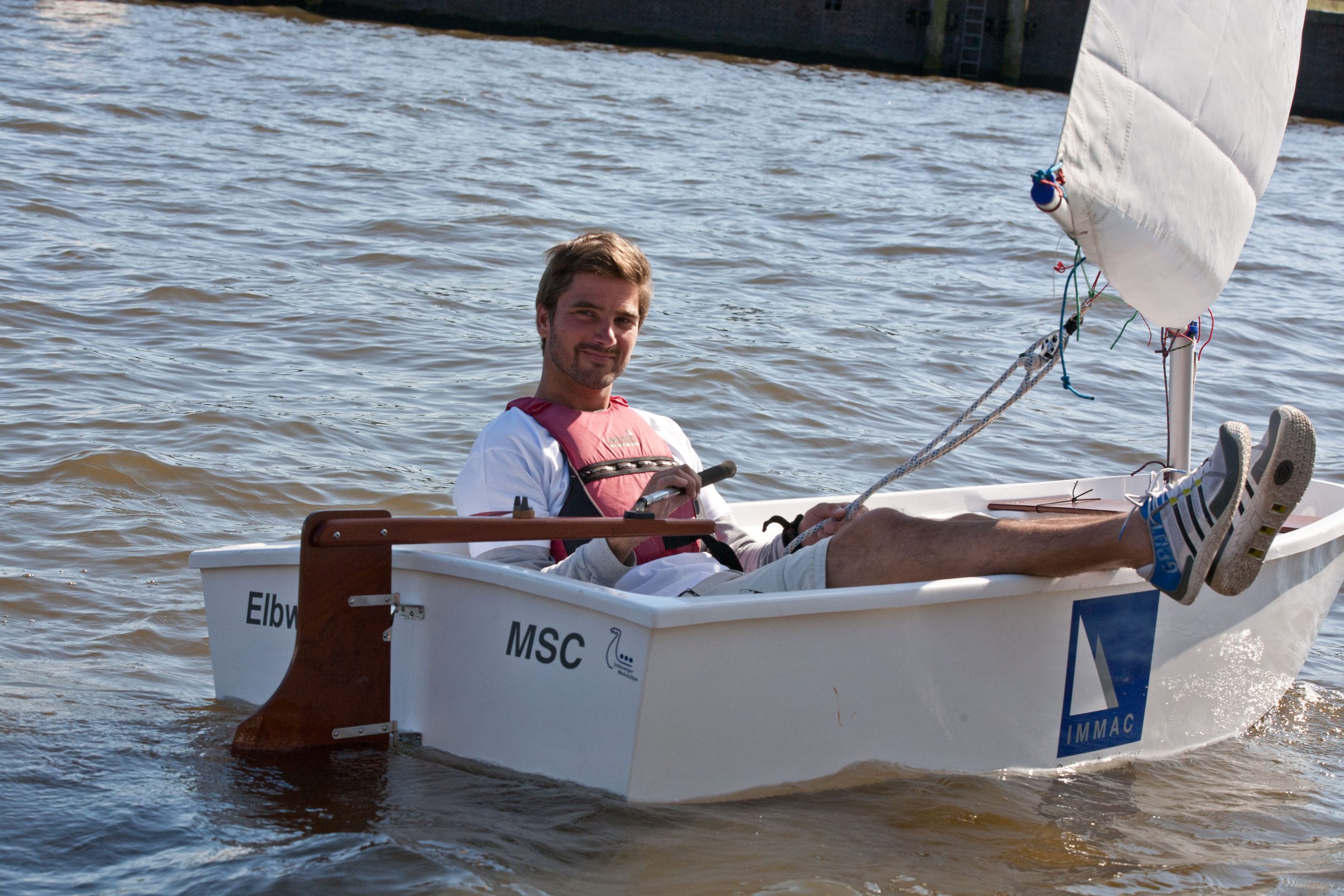 Riesenglückwunsch von der Elbe!